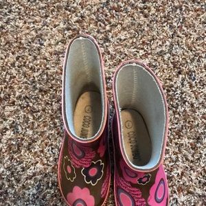 Shoes - Super cute rain boots! Shoes - Super cute rain boots!